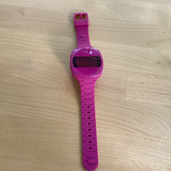 Nixon ‘The Dash’ pink watch. Used in good condition. No battery/box. - Picture 3 of 5